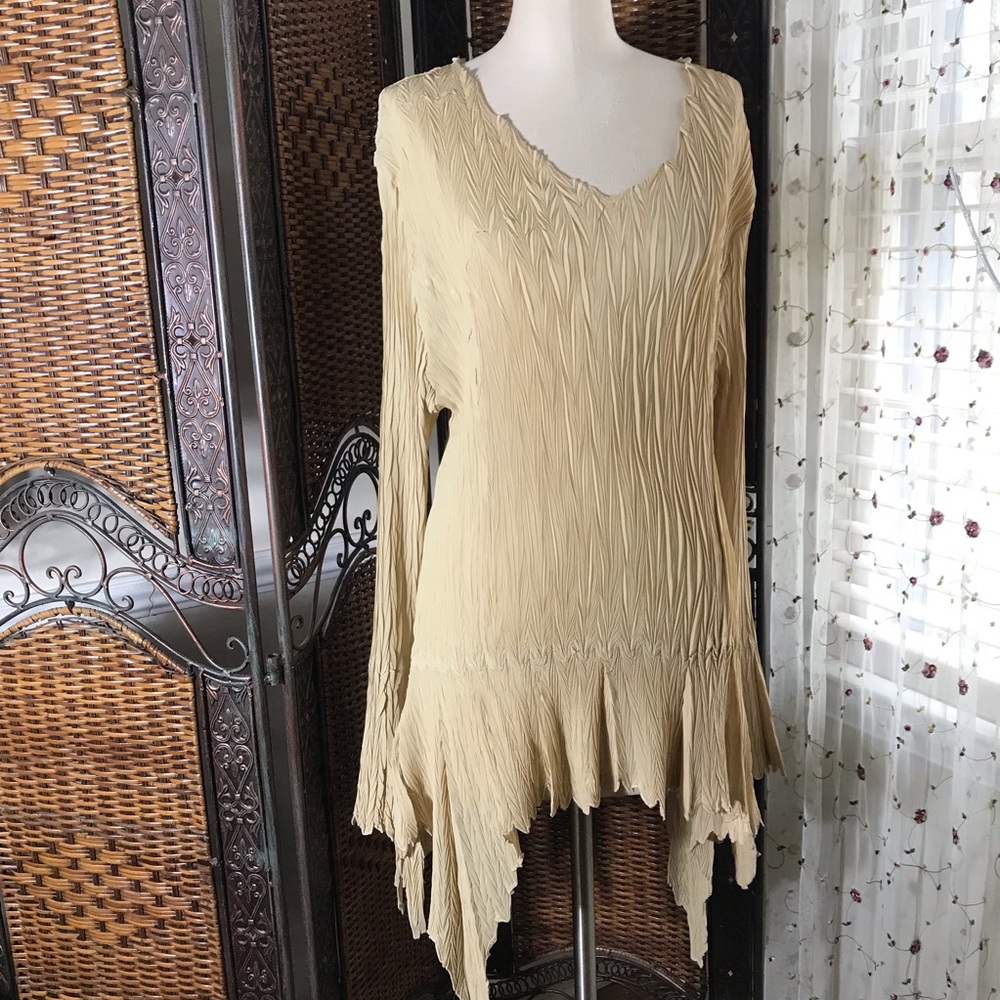 Vintage! Lightweight Crinkle V-Neck Handkerchief Hem Blouse - Tan